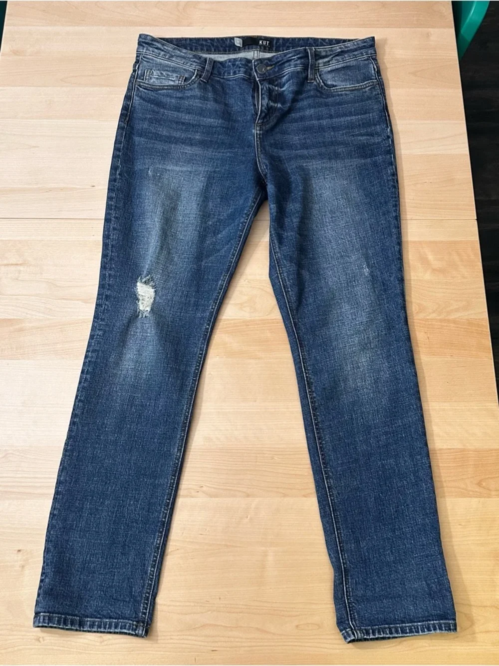 Kut From The Kloth distressed Catherine Boyfriend Jeans, Size 14 - Picture 3 of 9